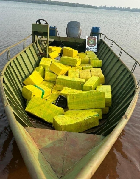 Polícia Federal apreende embarcação carregada com 1,5 tonelada de maconha em Santa Helena