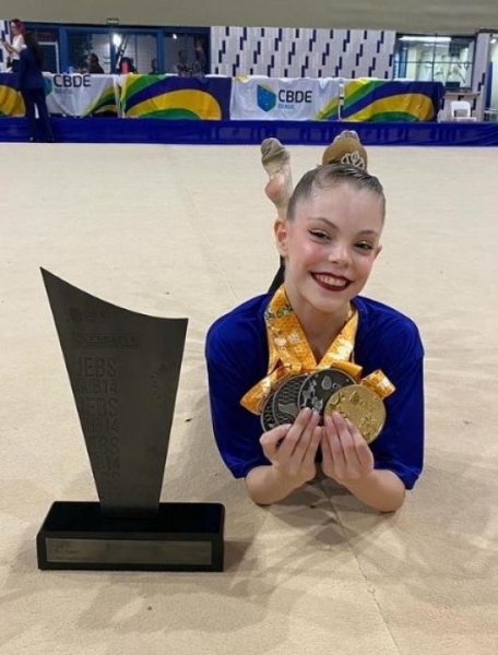 Ginasta Júlia Lorenzatto é destaque nos Jogos Escolares Brasileiros e mira o Sul-americano