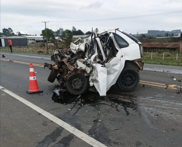 Vítima fatal em acidente frontal contra caminhão na manhã de hoje no Paraná