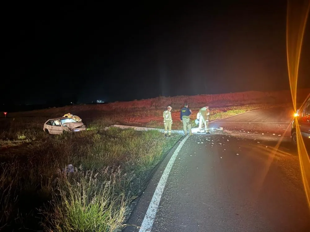 Acidente em Quatro Pontes: Veículo colide com poste na BR-163 e condutor foge do local