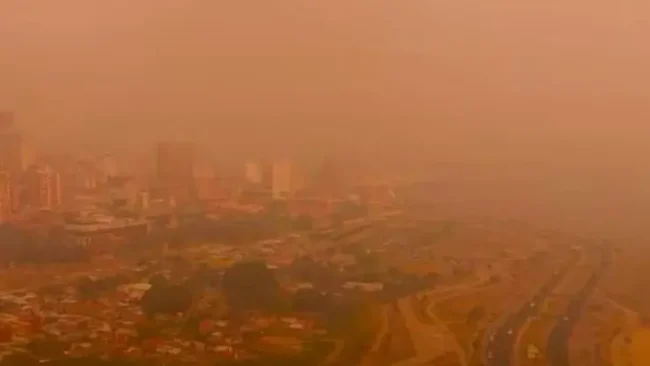 Brasileiro é acusado de incêndio gigante que cobre o Paraguai de fumaça