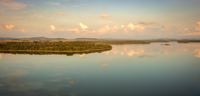 Barco vira no Lago de Itaipu e pescadores ficam a deriva por horas até resgate