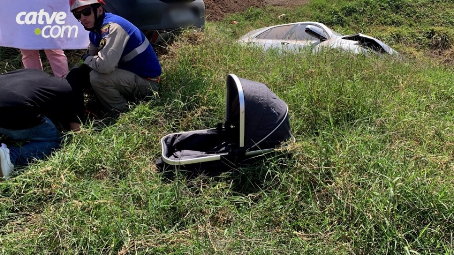 Mãe, bebê e criança ficam feridas em grave acidente na BR-369 em Cascavel