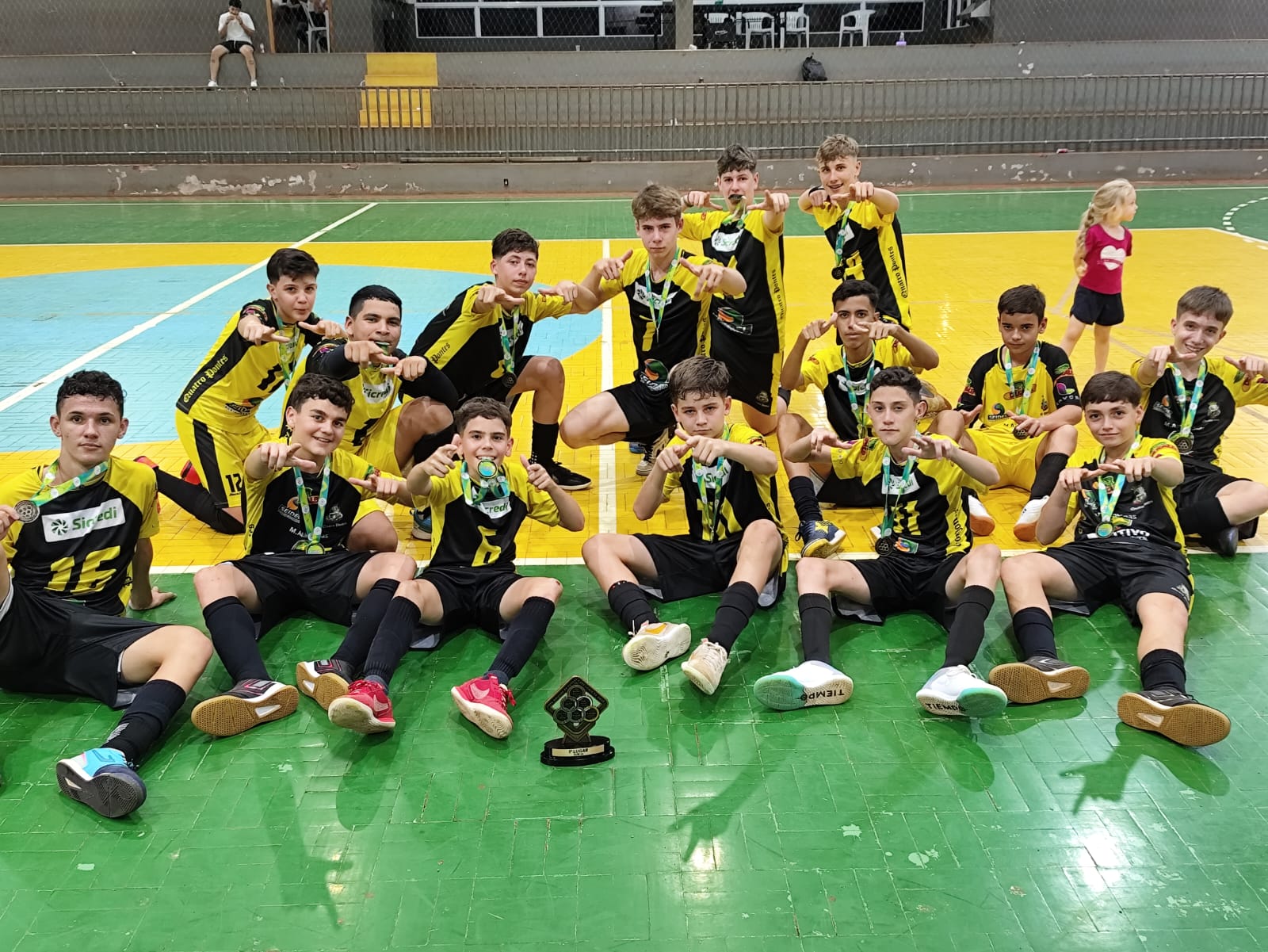 Quatro Pontes Conquista o Título de Campeão da Copa Amizade de Futsal Sub-14