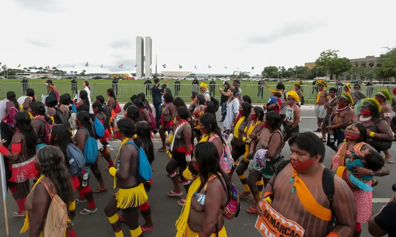 Indígenas marcham em Brasília e prometem manifestações em todo o País