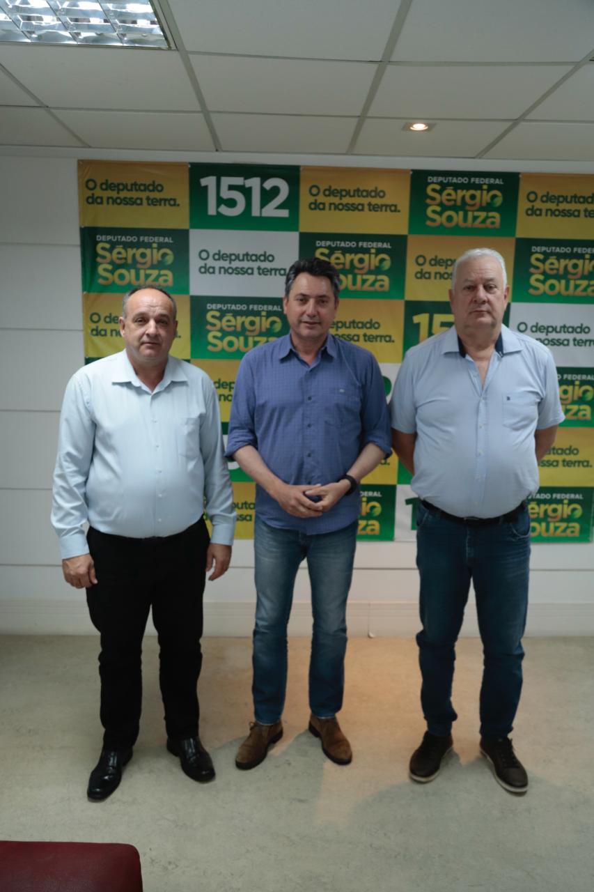 Prefeito de Quatro Pontes se reúne com Deputado Sérgio Souza para tratar de recursos e parcerias