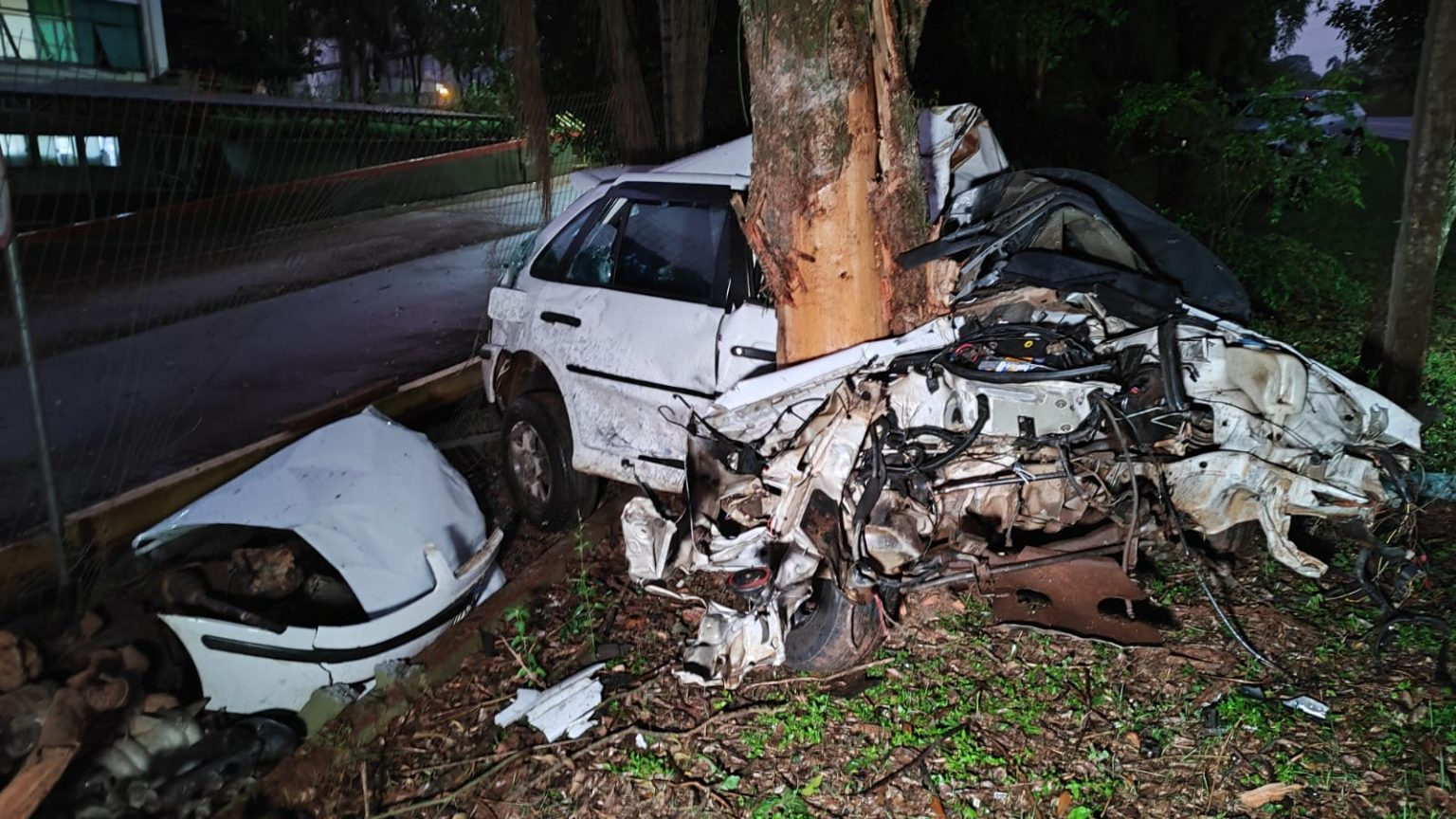 Homem fica ferido ao bater contra árvore entre Marechal Rondon e Nova Santa Rosa; veículo tem registro em Quatro Pontes