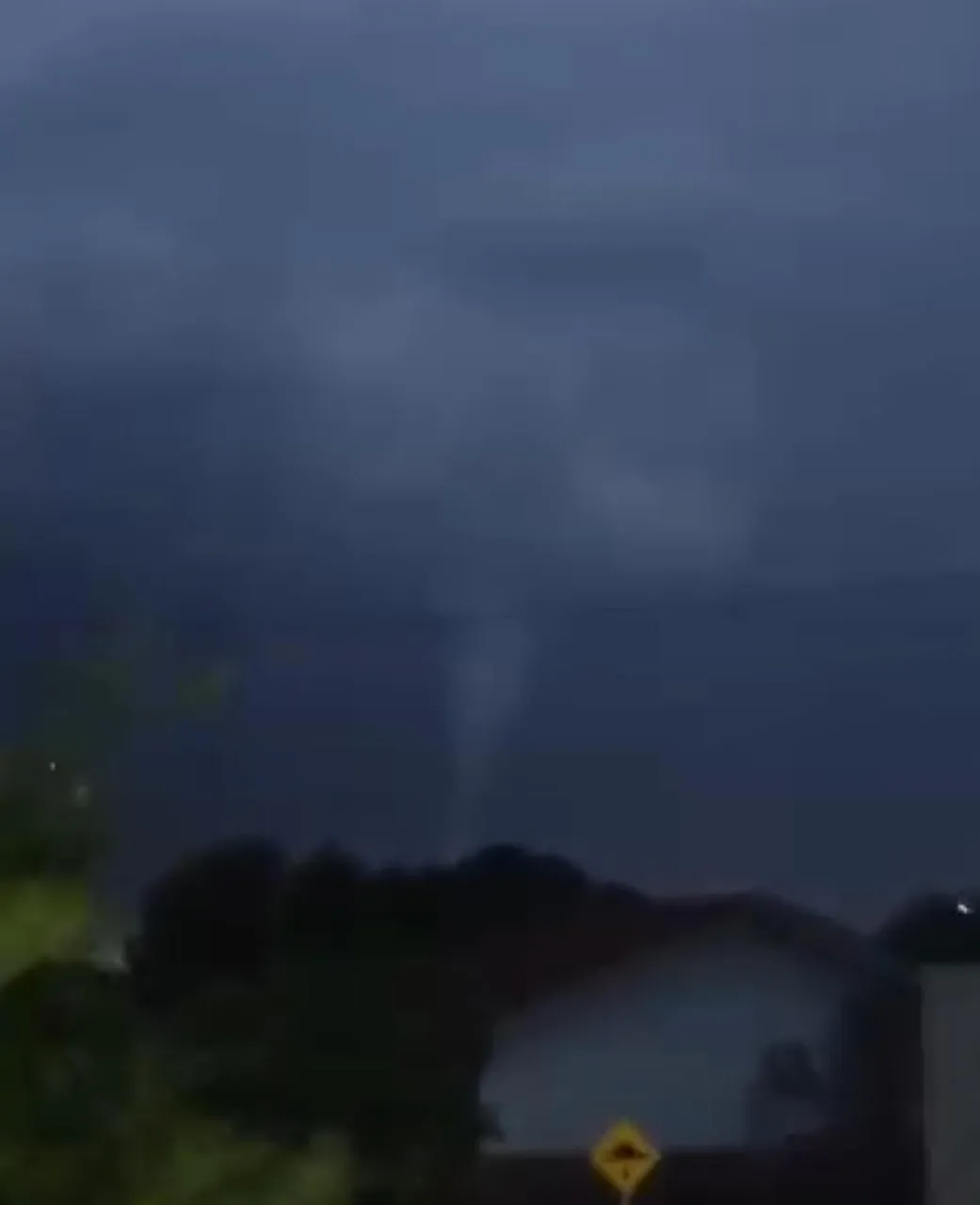 Nuvem funil assusta e fenômeno precede tornado, diz Simepar