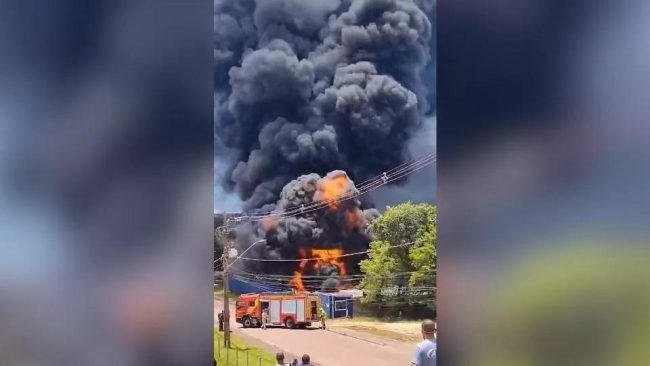 Incêndio atinge fábrica de tintas do Paraná