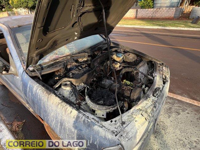 Incêndio em veículo mobiliza Defesa Civil e Corpo de Bombeiros