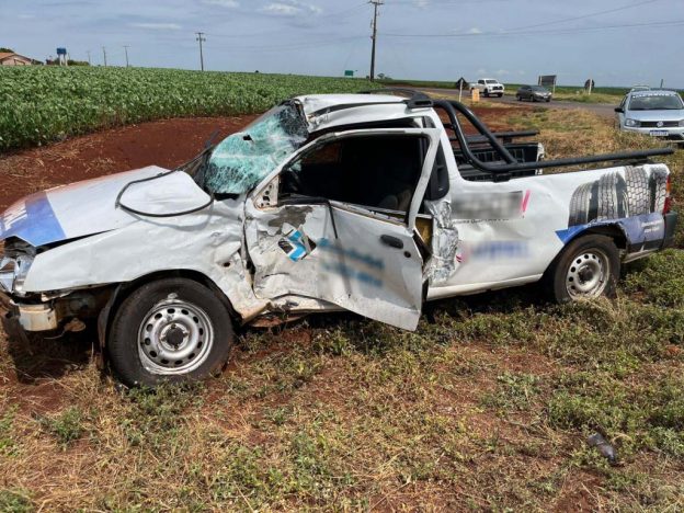 PR 182: Carro e ônibus colidem no trevo de Maripá