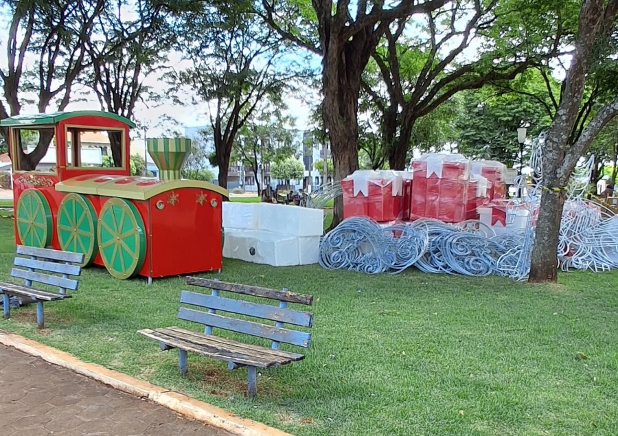 Começa a ser instalada a decoração natalina em Marechal Rondon