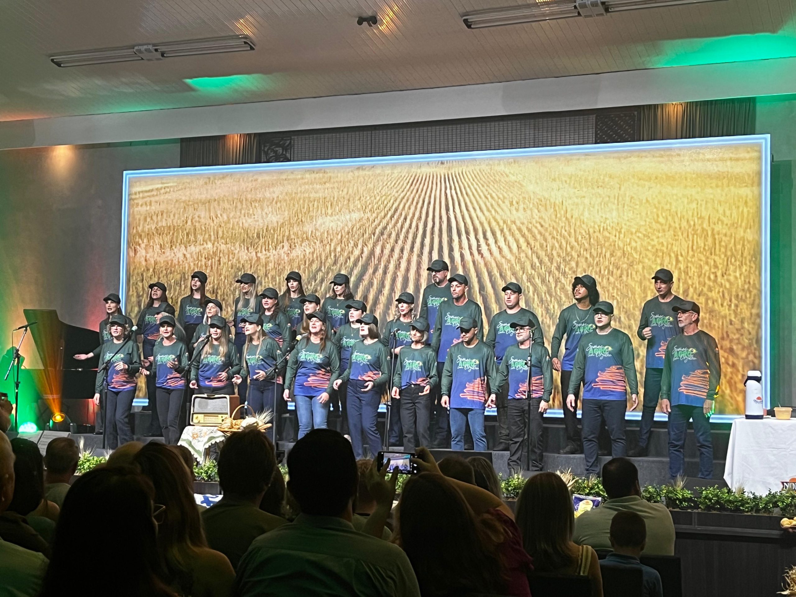 Agrícola Horizonte celebra 45 anos com espetáculo emocionante e homenagens marcantes