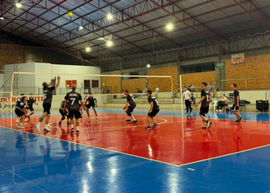 Realizada mais uma rodada do Municipal de Voleibol. Última partida da primeira fase acontece hoje