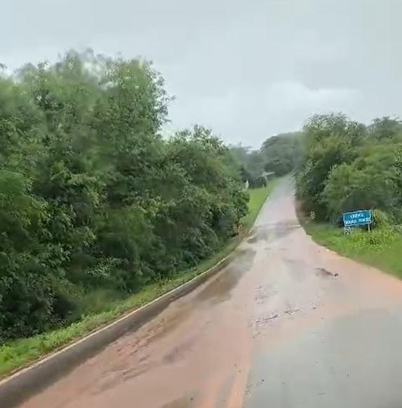 Atenção condutores da rodovia entre Nova Santa Rosa e Marechal: muita água sobre a pista