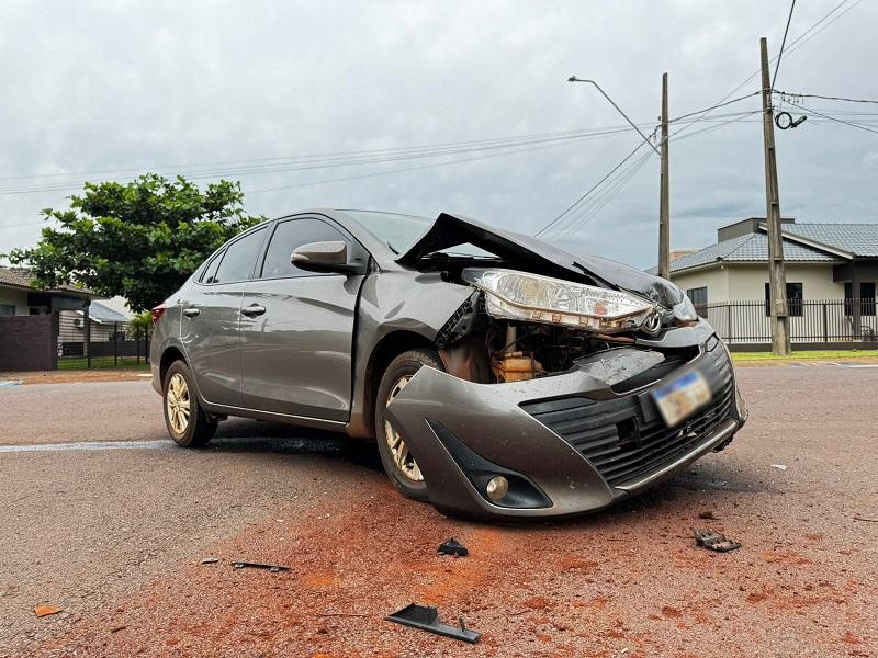 Astra cruza preferencial e causa acidente com Toyota Yaris em Nova Santa Rosa