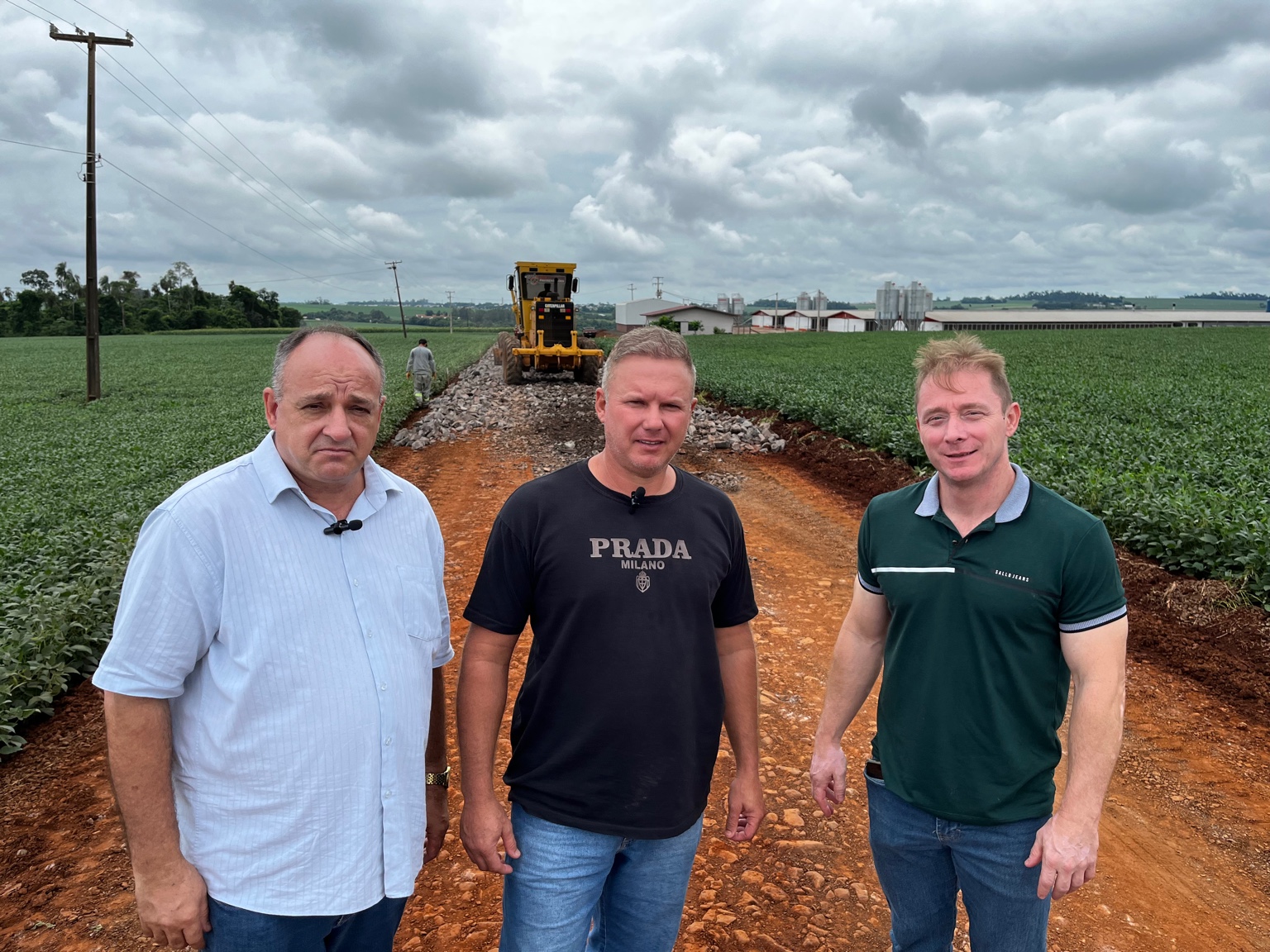 Quatro Pontes: iniciadas obras de asfaltamento na Linha Mato Grosso