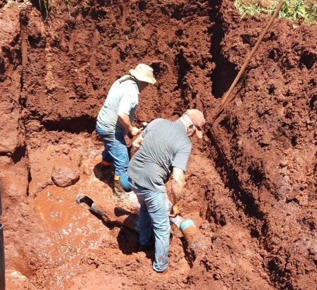 Abastecimento de água é retomado em Quatro Pontes após reparo em cano danificado