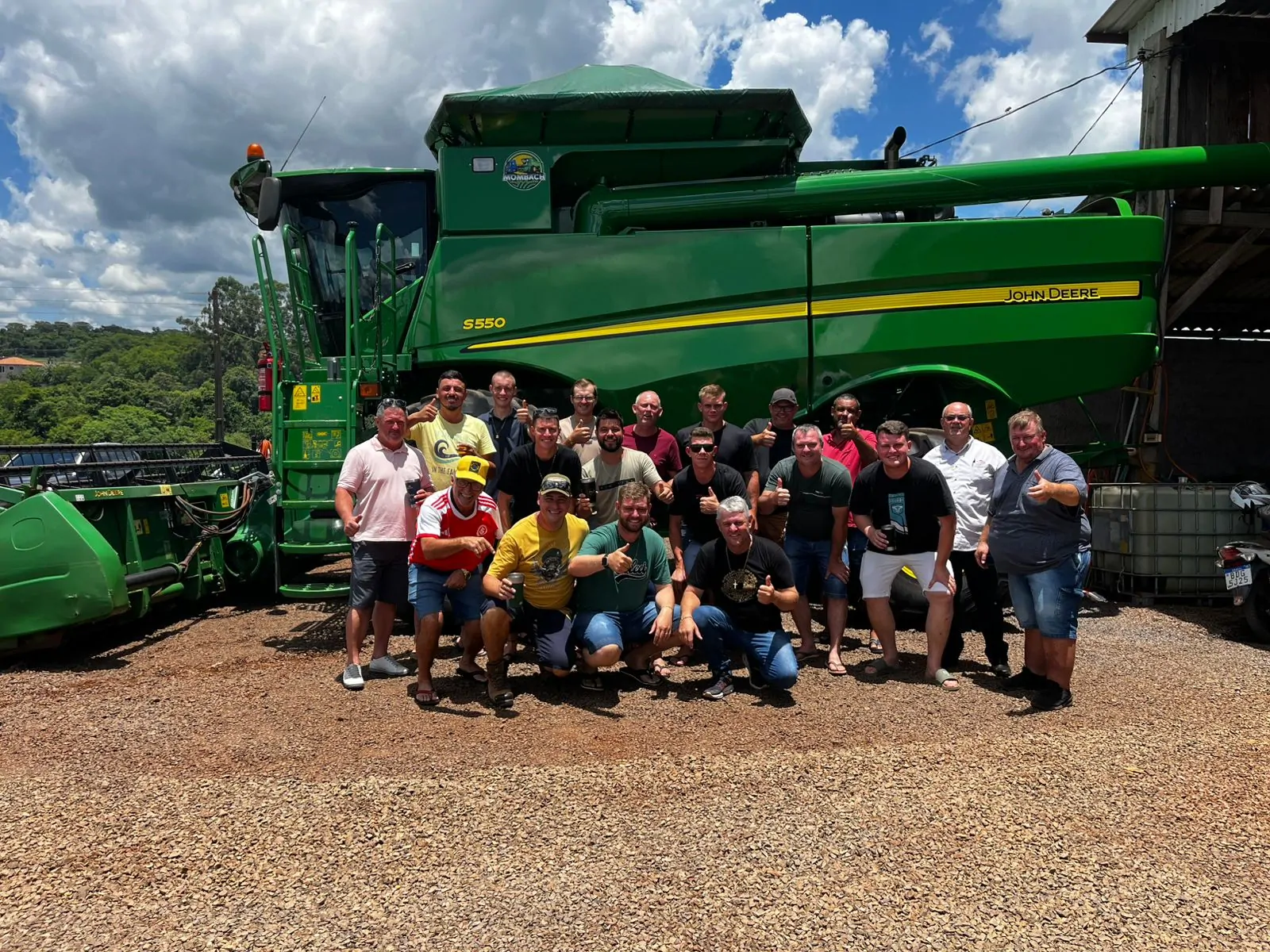 Colheitas Mombach de Quatro Pontes realiza confraternização celebrando conquistas e valores