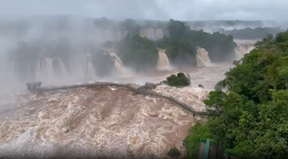  Vazão das Cataratas do Iguaçu sobe ainda mais e chega a 7,8 milhões de litros por segundo