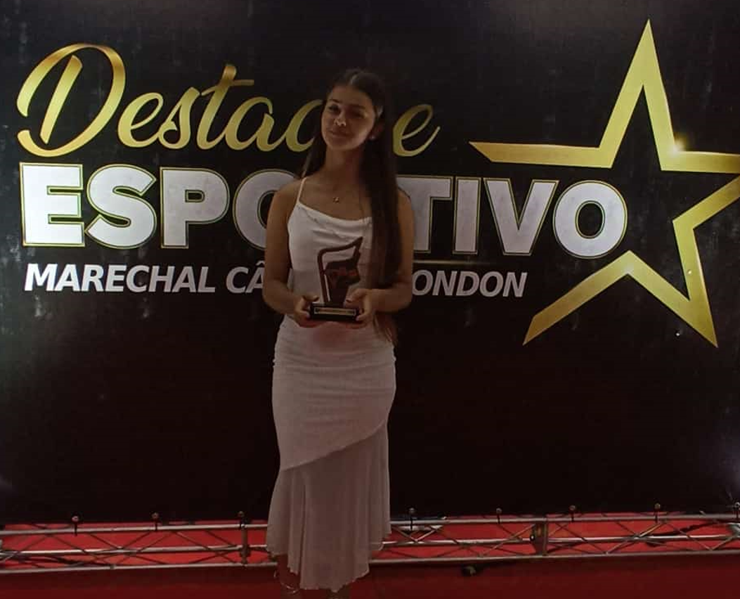 Amanda Reis, atleta quatropontense, é premiada como destaque esportivo em Marechal Cândido Rondon