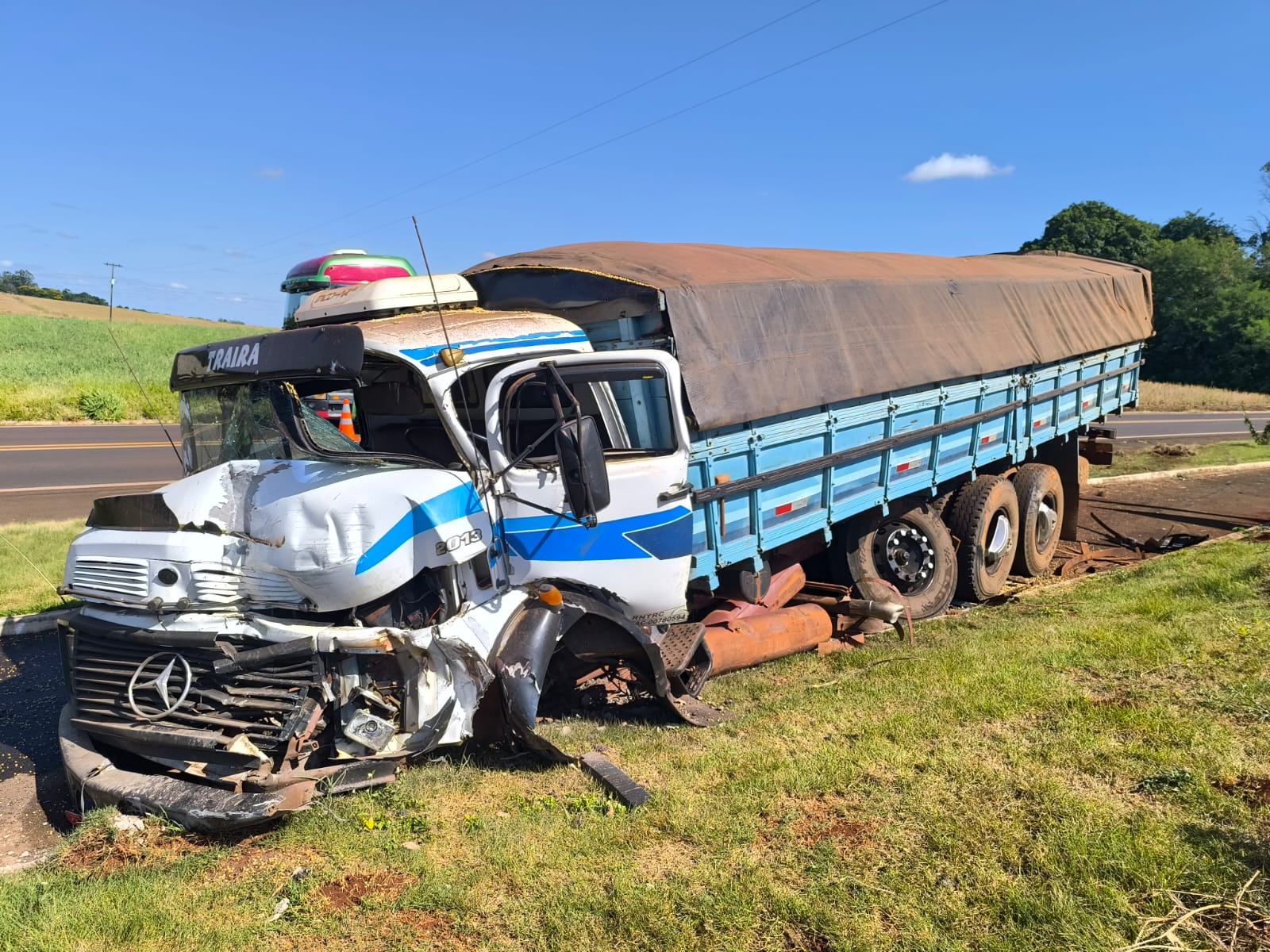 Acidente envolve dois caminhões e deixa feridos próximo a Pato Bragado