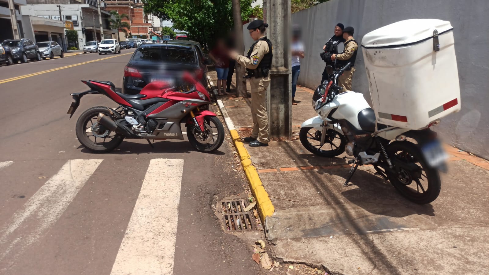 Jovem de 23 anos fica ferido em colisão entre duas motocicletas no Centro de Toledo