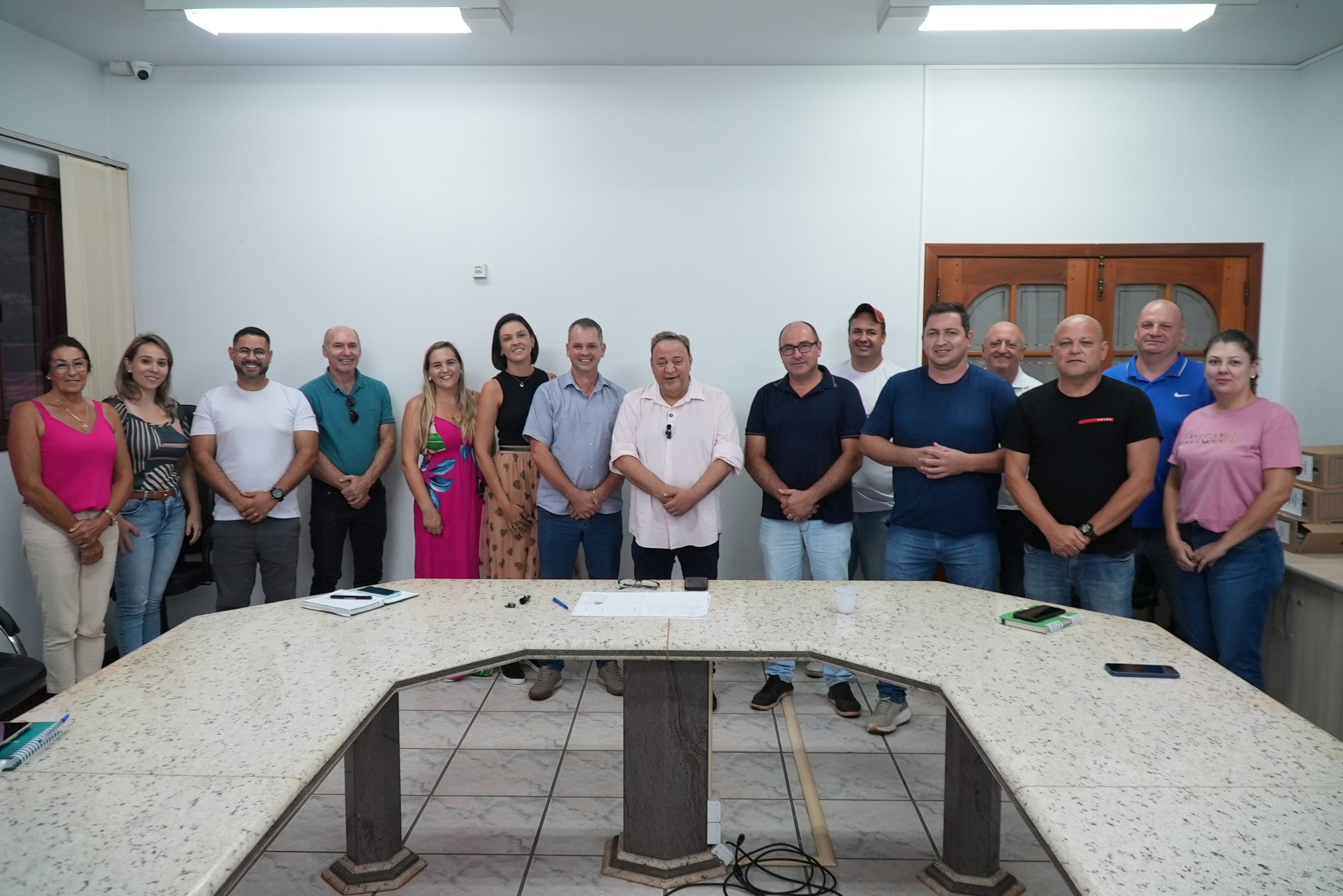 Prefeito Canela Recebe Comitiva do Deputado Hussein Bakriem Reunião no Paço Municipal