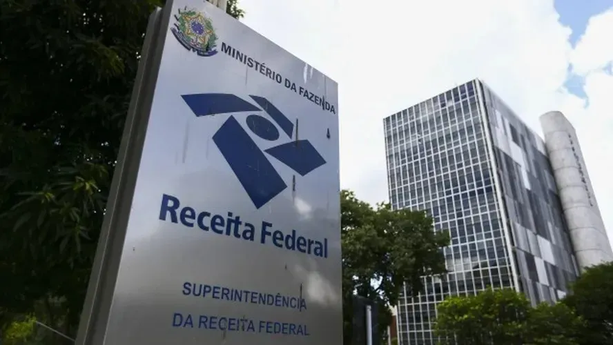 Receita Federal vai taxar o Pix? Fisco vai monitorar transações acima de R$ 5 mil; entenda