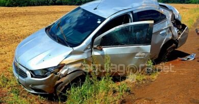 Prisma fica destruído após capotamento na PR-467 entre Curvado e Iguiporã 2697a5eb59a6bd_WhatsApp_Image_2026_01_28_at_15.46.21