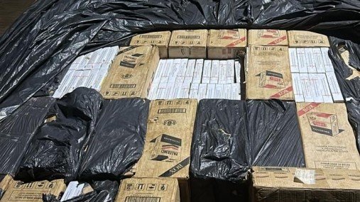 Ação conjunta entre BPFRON e PF resulta na apreensão de 12,5 mil pacotes de cigarros em Mercedes