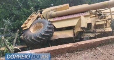 Colheitadeira cai de ponte e deixa trabalhador ferido no interior de Palotina 2026-02-09-14-40-48-152dc31516675ad65196ef261aa885dd