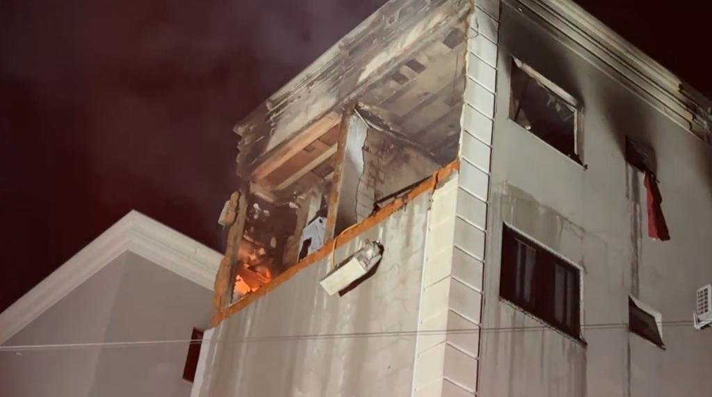 Explosão destrói apartamento deixa homem em estado gravíssimo e mobiliza resgate em Foz do Iguaçu