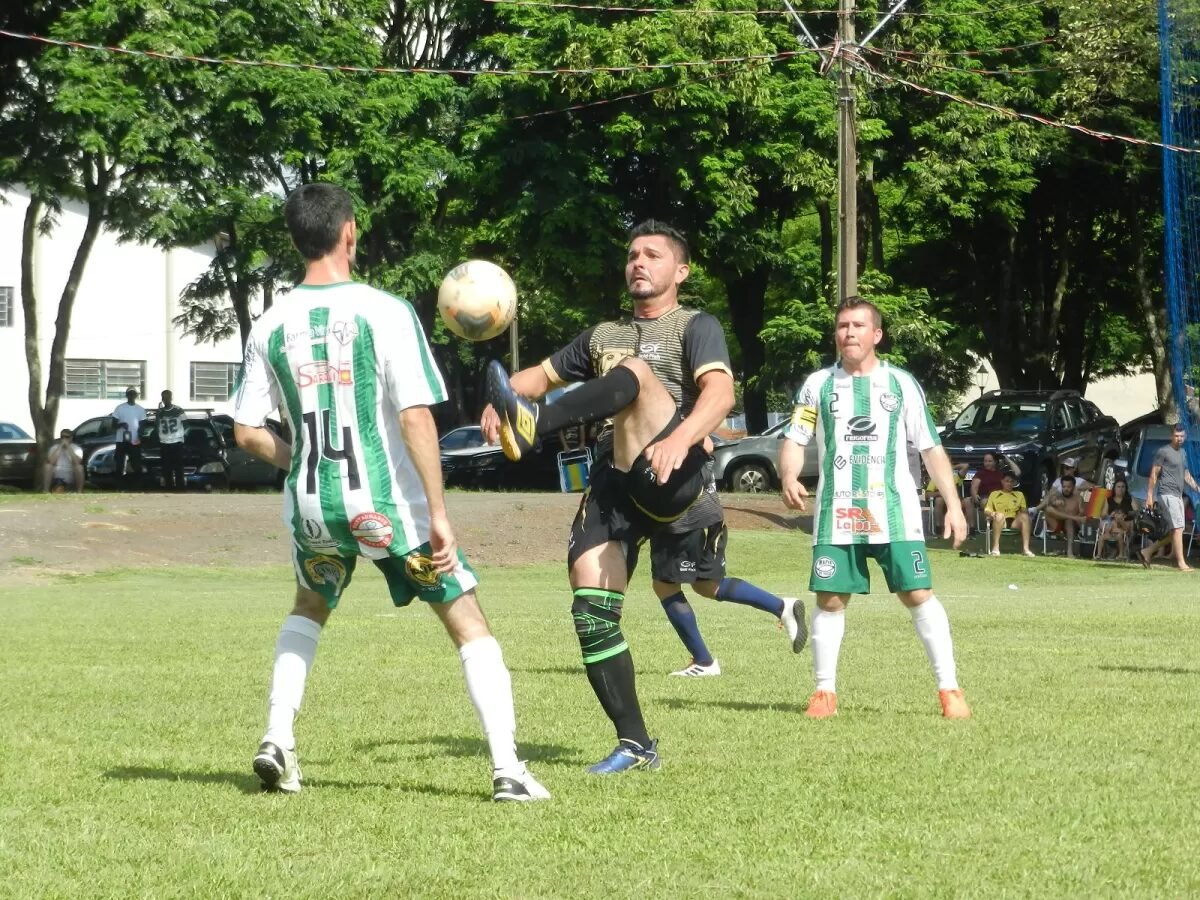 Oitavas de final da Copa Irineu Kuhn têm 27 gols e definem classificados em Quatro Pontes