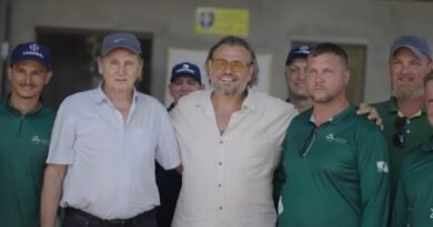 Biólogo Richard Rasmussen grava reportagem em fazenda de Quatro Pontes que é referência nacional em tilápias image
