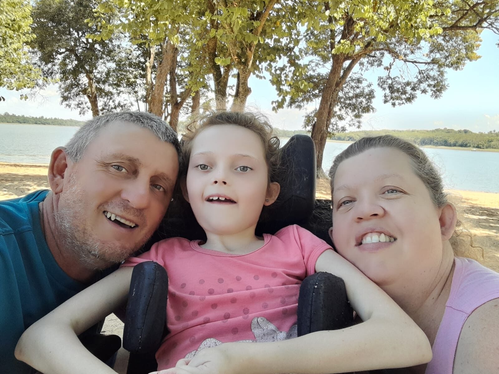 Família de Quatro Pontes pede apoio para custear tratamento de filha internada em Maringá