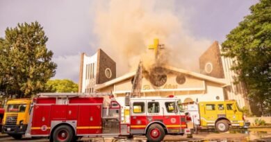 incendio-atinge-catedral-de-san-blas-e-telhado-desaba-em-ciudad-del-este-698a9c5f264a1