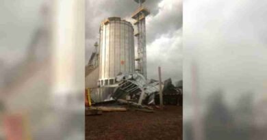 Ventania destrói silo em construção em Itaipulândia 069b9381dd19db_177370302469b88f70ba605