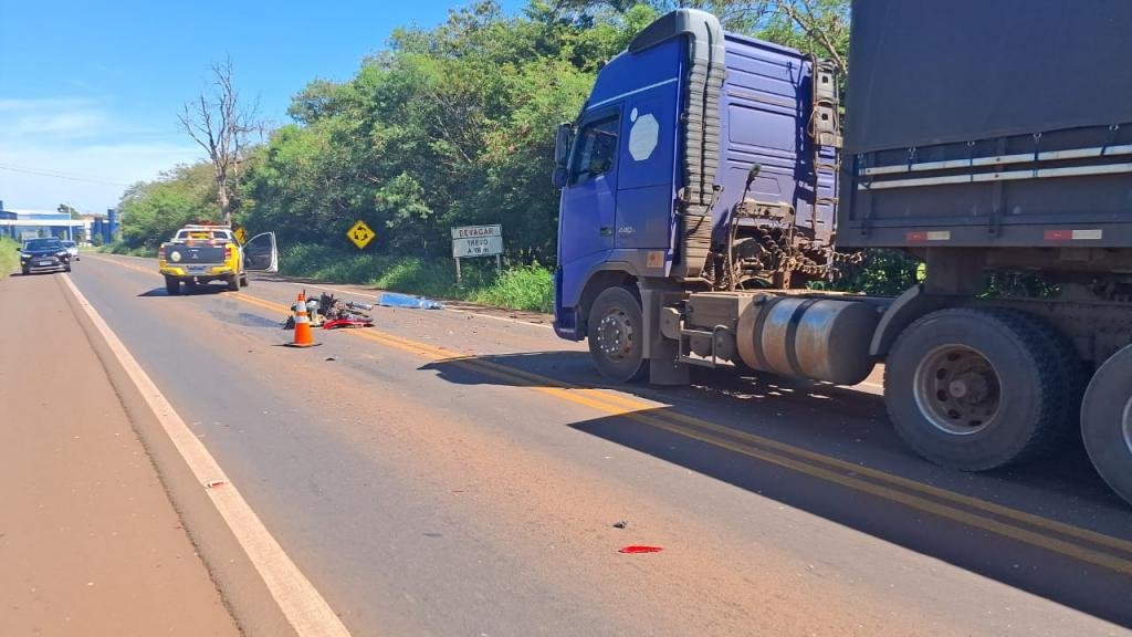 Motociclista morre em colisão frontal com carreta na PR-317 em Toledo