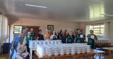 Trabalho nos bastidores: equipe da cozinha foi essencial para o sucesso da festa do Seminário São Cura D’Ars 4F147A53-DF15-4318-A0F5-D8BAAC6F5282