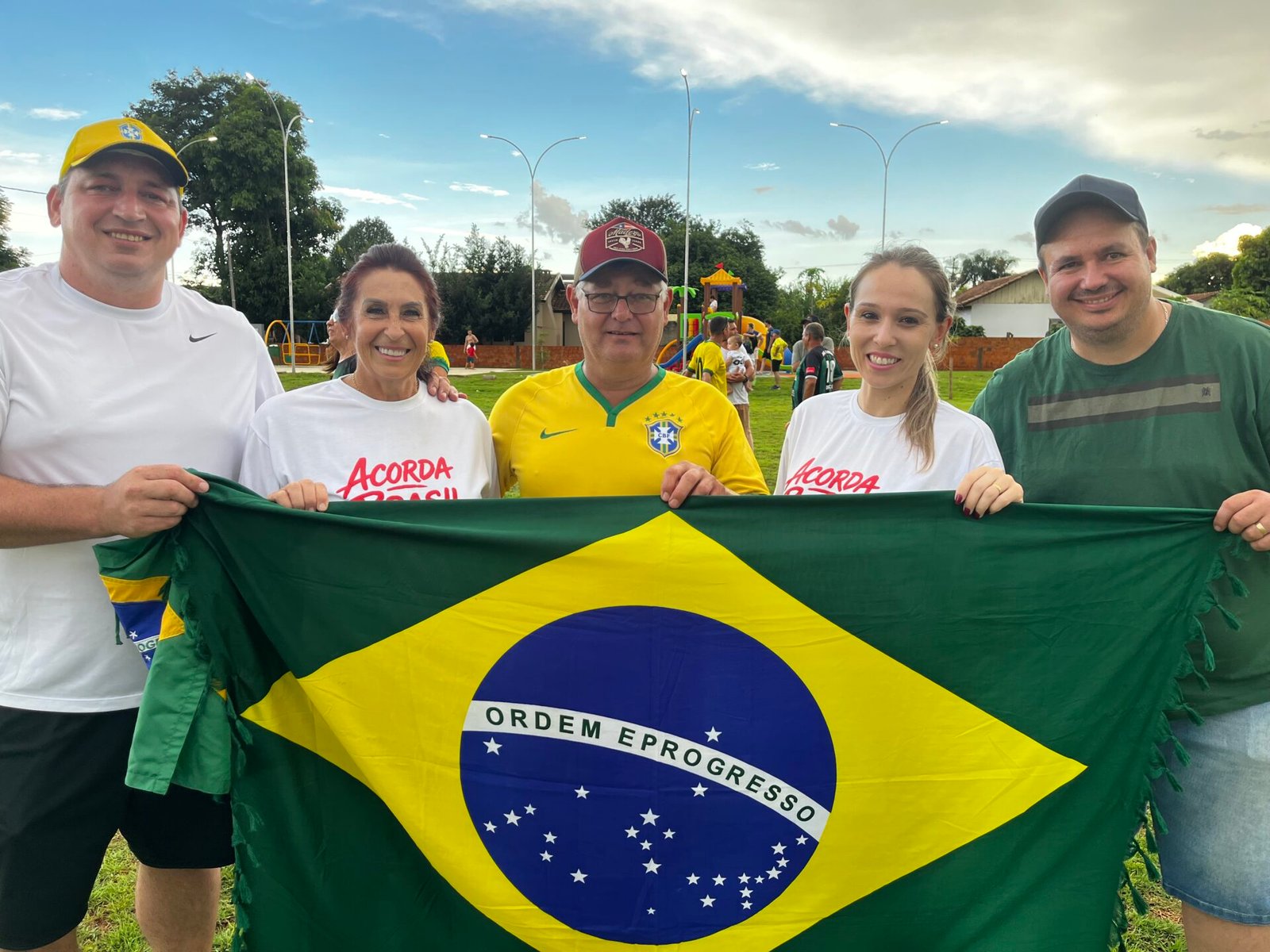 Vereadores e lideranças locais participam de carreata “Acorda Brasil” em Quatro Pontes