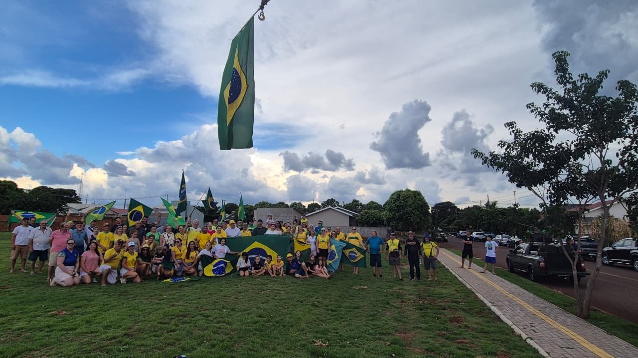 Movimento “Acorda Brasil” leva quatropontenses às ruas na tarde deste domingo