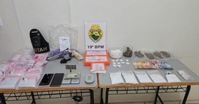ROTAM fecha laboratório de drogas em Toledo e apreende revólver Magnum .357 e mais de 3 kg de cocaína 16a0d9a6fa0636_2dd71d6a_b5da_4011_a26e_617f6afc8d23__1_