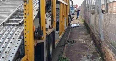 Motorista de caminhão-cegonha morre após queda durante descarregamento em Toledo 17791289386a0b5a6a95bc4