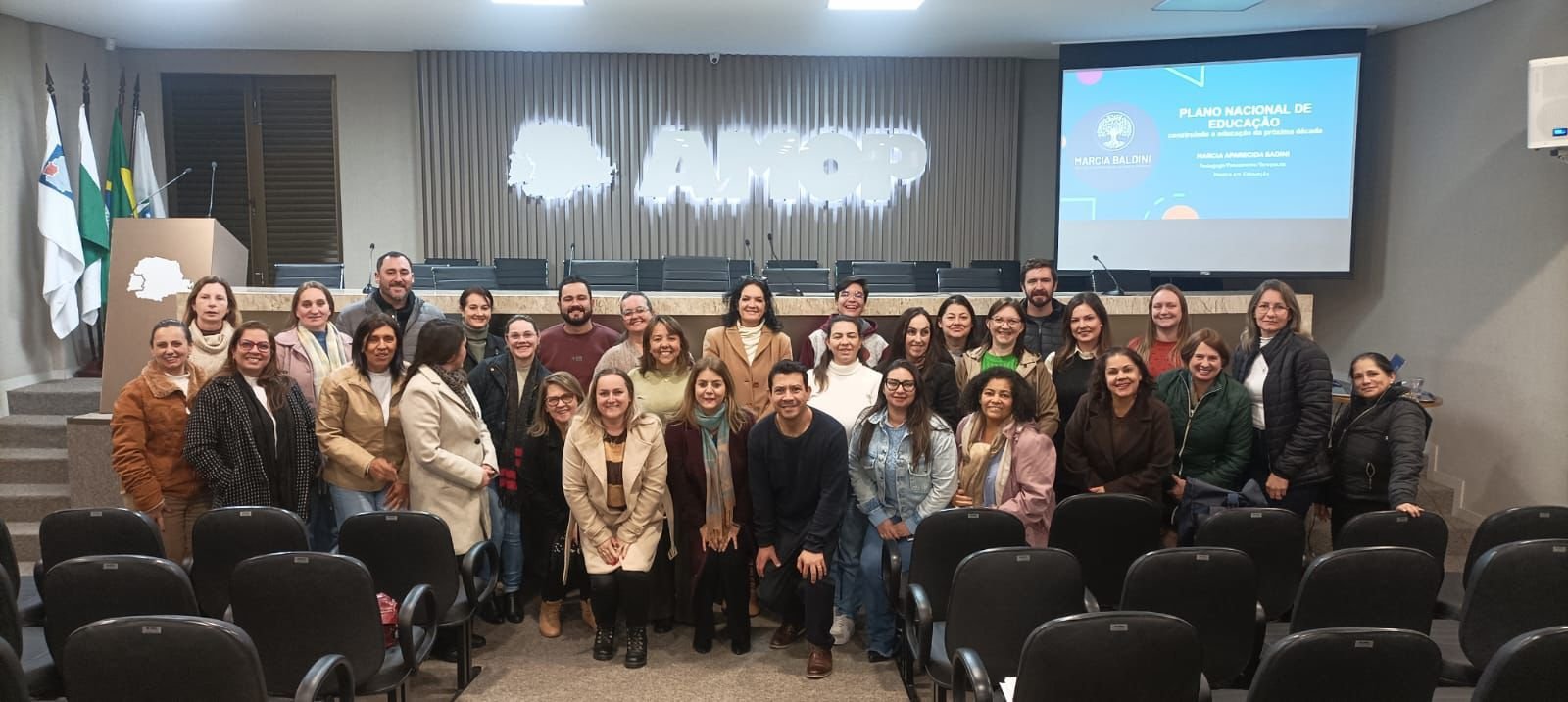 Secretaria de Educação de Quatro Pontes participa de formação continuada em gestão educacional promovida pela AMOP
