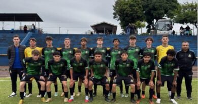 Escolinha Municipal de Futebol de Quatro Pontes avança à semifinal do Paraná Bom de Bola Sub-20 Sem título