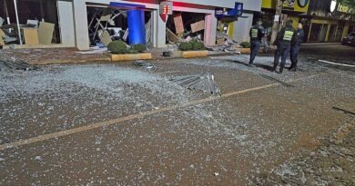 Quadrilha fortemente armada explode bancos e faz reféns em ataque cinematográfico no Paraguai 2026-06-16-08-58-28-asalto-4-1024x768