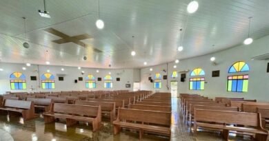 Novos bancos começam a ser instalados na Igreja Católica de Quatro Pontes 354B781C-ECCA-40D6-9AC9-3621A39E6874