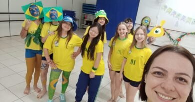 Turma de Jazz Juvenil de Quatro Pontes entra no clima da Copa do Mundo com aula temática EDIT Turma de Jazz