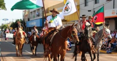 Desfile Alegórico reunirá cerca de 1,5 mil participantes nas comemorações dos 66 anos de Marechal Rondon 86a552ba264941_747931557_1730297291353756_6367166984919007426_n__1_